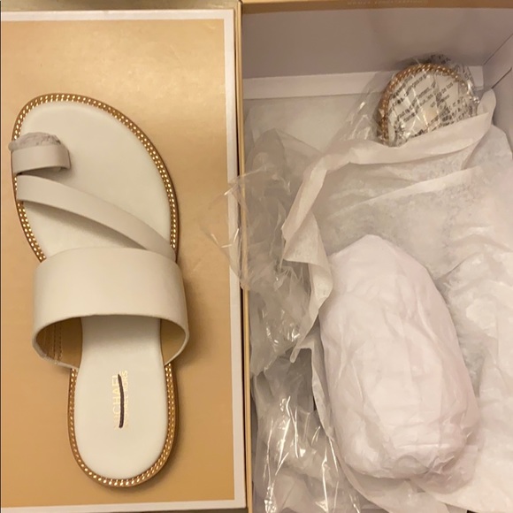 Michael Kors White Pratt Slides - Picture 3 of 3